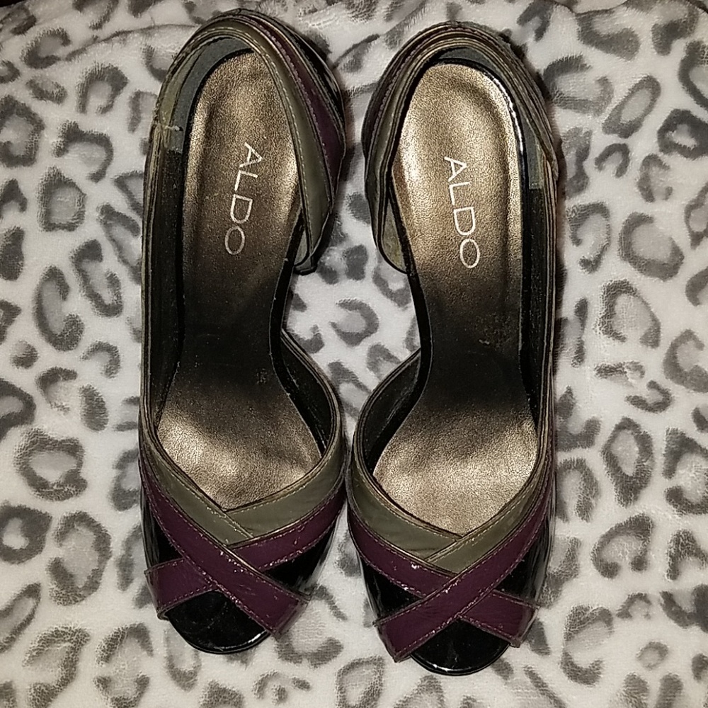 Shoes - Picture 2 of 3